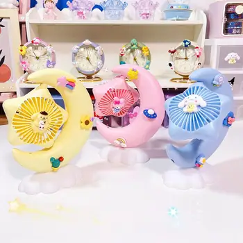 Електрически вентилатор от аниме Kawaii Sanrio Сладко Hello Kitty Pompompurin My Melody карикатура годишният настолен мини вентилатор детски подаръци