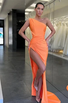 Оранжевото вечерна рокля с цепка на едното рамо и отстрани, дълга рокля на русалка за бала и за официални събития