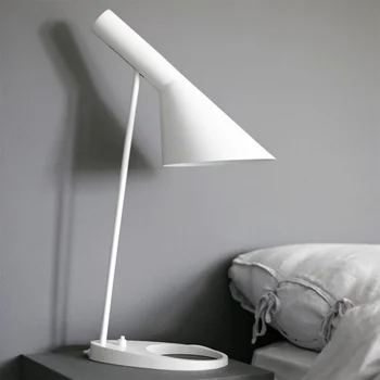 Постмодернистская Нощна led настолна лампа Nordic Simple Creative Eye Protection Нощна лампа за четене в спалнята на Колежа, лампа за спалня в общежитието