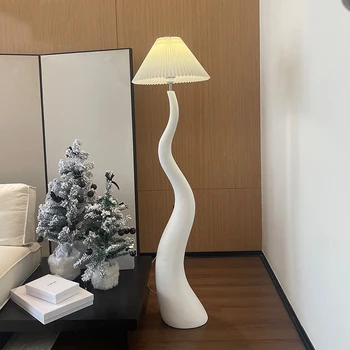 Скандинавски извити грибовидный под лампа с Модерен крем плиссированный лампа от смола, за хол, спалня, кабинет, декоративни осветителни тела